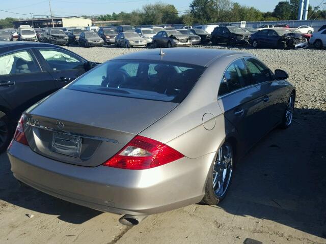 WDDDJ72X47A105524 - 2007 MERCEDES-BENZ CLS 550 GRAY photo 4