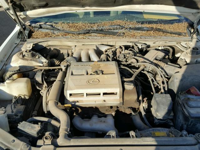 JT8BF22G7V0043558 - 1997 LEXUS ES 300 WHITE photo 7