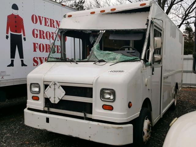 4UZAANBW64CN46785 - 2004 FREIGHTLINER CHASSIS M WHITE photo 2