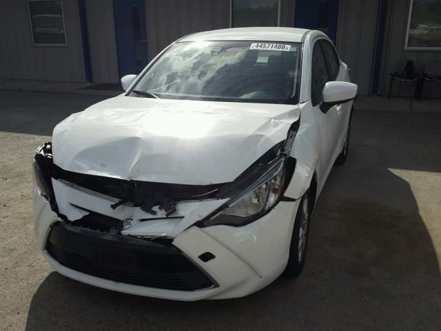 3MYDLBZV6GY112595 - 2016 TOYOTA SCION IA WHITE photo 2