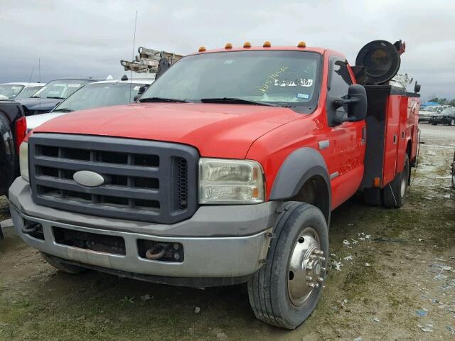 1FDXF46PX5EA17337 - 2005 FORD F450 SUPER RED photo 2