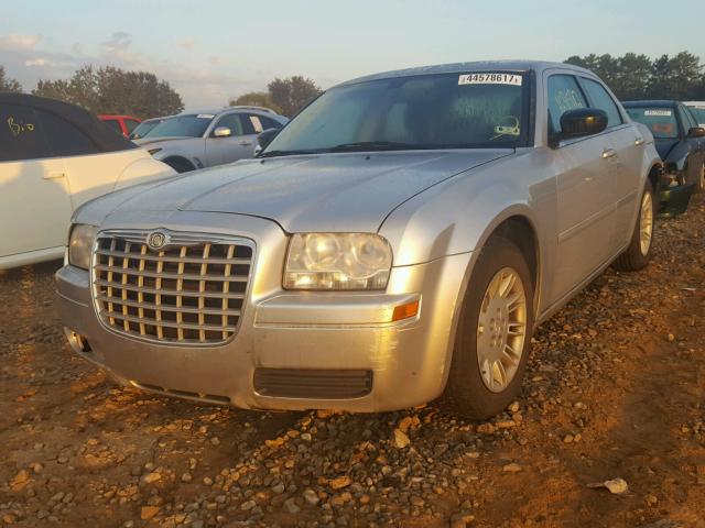 2C3KA43R47H618553 - 2007 CHRYSLER 300 SILVER photo 2