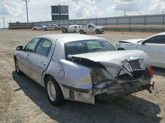 1LNHM81W31Y629114 - 2001 LINCOLN TOWN CAR E SILVER photo 3