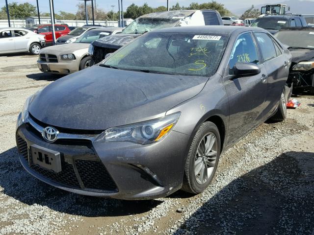 4T1BF1FK6GU255482 - 2016 TOYOTA CAMRY LE CHARCOAL photo 2