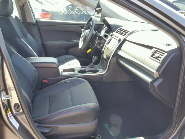 4T1BF1FK6GU255482 - 2016 TOYOTA CAMRY LE 石墨色 照片 5
