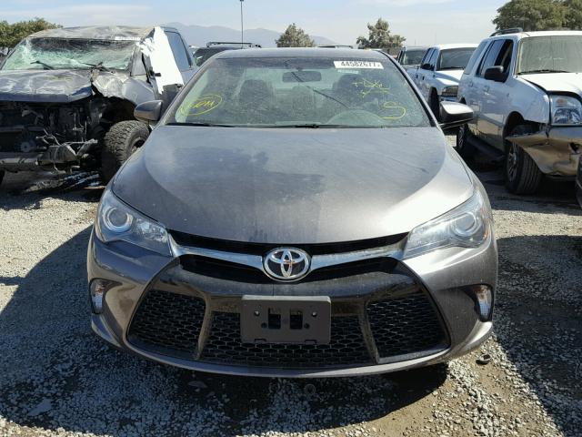 4T1BF1FK6GU255482 - 2016 TOYOTA CAMRY LE CHARCOAL photo 9