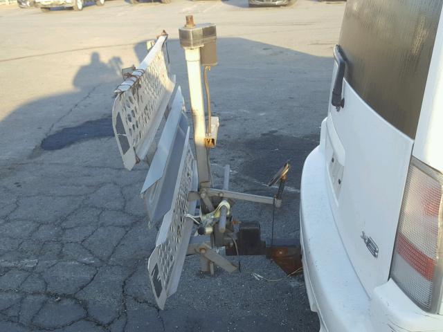 JTLKT324264122284 - 2006 TOYOTA SCION XB WHITE photo 9