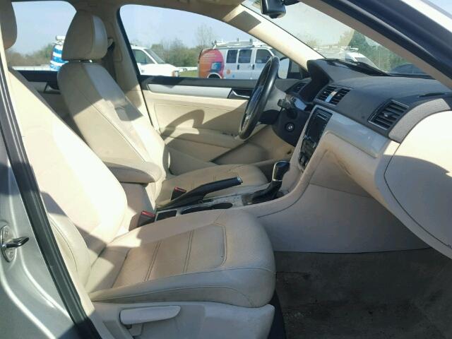 1VWBP7A33DC064198 - 2013 VOLKSWAGEN PASSAT SE SILVER photo 5