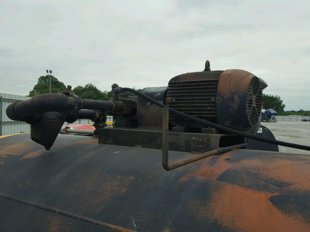 PE24 - 2012 FUEL TANK 2000G Qara foto 7