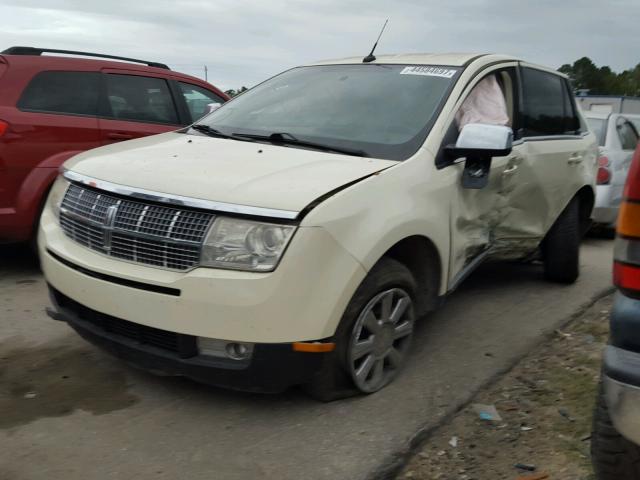 2LMDU68C67BJ04878 - 2007 LINCOLN MKX CREAM photo 2