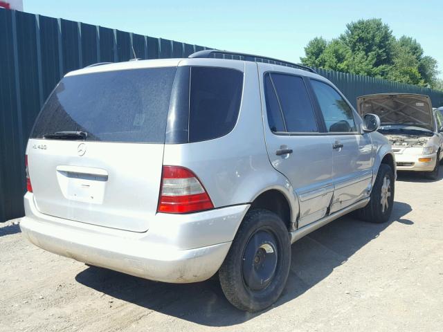 4JGAB72E3YA212179 - 2000 MERCEDES-BENZ ML 430 银色 照片 4