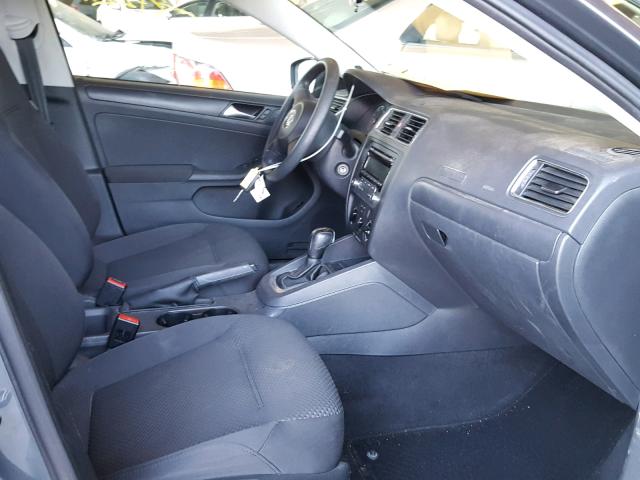 3VW2K7AJ1CM331865 - 2012 VOLKSWAGEN JETTA BASE Մոխրագույն լուսանկար 5