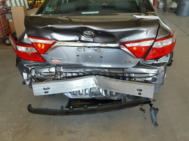 4T1BF1FK0GU138884 - 2016 TOYOTA CAMRY LE 灰色 照片 9