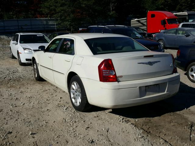 2C3KA43R98H155908 - 2008 CHRYSLER 300 LX WHITE photo 3