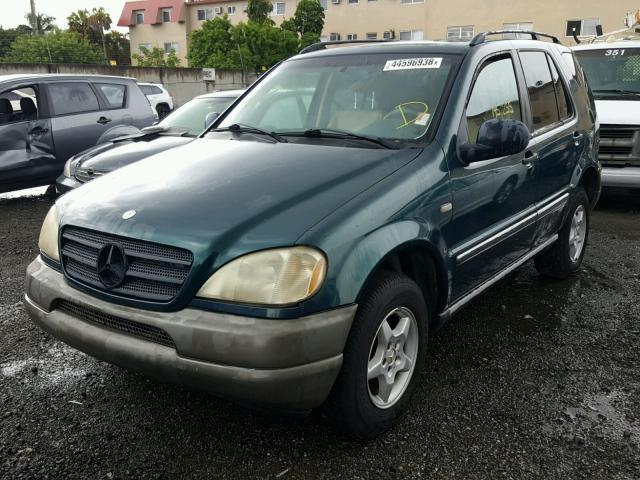 4JGAB54E4XA068285 - 1999 MERCEDES-BENZ ML 320 GREEN photo 2