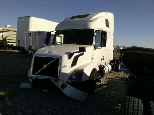 4V4NC9EH5EN171583 - 2014 VOLVO VN VNL WHITE photo 2