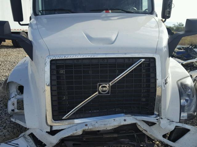 4V4NC9EH5EN171583 - 2014 VOLVO VN VNL WHITE photo 7