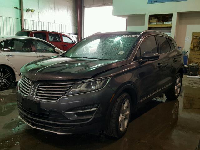 5LMCJ1D94HUL14353 - 2017 LINCOLN MKC PREMIE GRAY photo 2