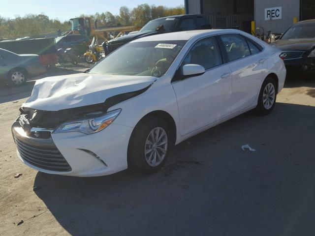 4T1BF1FK4HU285274 - 2017 TOYOTA CAMRY LE WHITE photo 2
