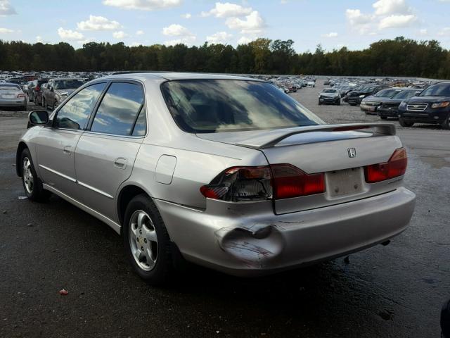 1HGCG5652XA105119 - 1999 HONDA ACCORD EX SILVER photo 3