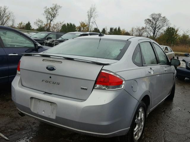 1FAHP35N78W251052 - 2008 FORD FOCUS SILVER photo 4