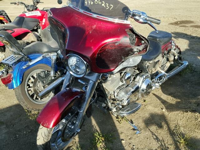 1HD1PZ813CB951723 - 2012 HARLEY-DAVIDSON FLHXSE3 CV RED photo 2