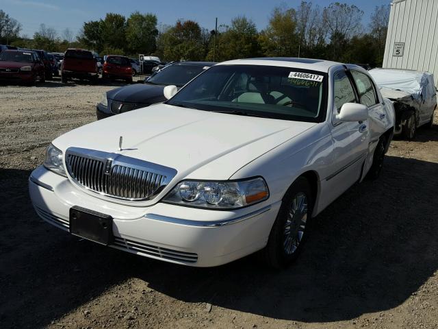 1LNHM82W36Y625697 - 2006 LINCOLN TOWN CAR S WHITE photo 2