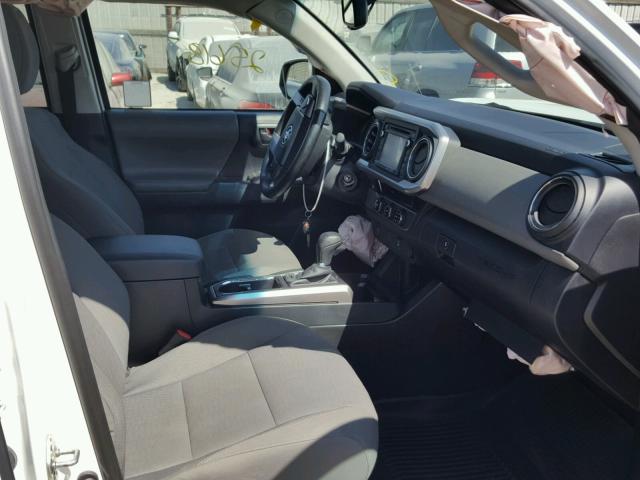 3TMAZ5CN2GM014388 - 2016 TOYOTA TACOMA DOU WHITE photo 5