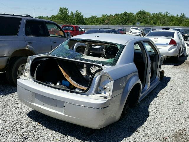 2C3KA53G07H682299 - 2007 CHRYSLER 300 TOURIN SILVER photo 4