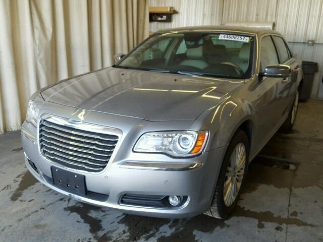 2C3CCAKG0EH120781 - 2014 CHRYSLER 300C SILVER photo 2