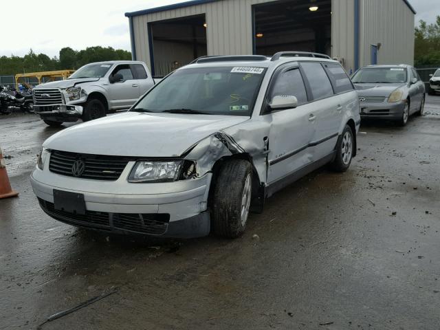 WVWNA63B3XE499330 - 1999 VOLKSWAGEN PASSAT GLS SILVER photo 2