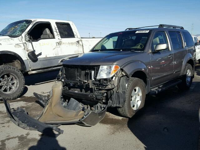 5N1AR18W26C631022 - 2006 NISSAN PATHFINDER BROWN photo 2