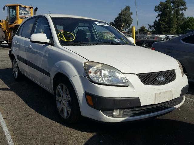 KNADE163676234819 - 2007 KIA RIO 5 SX WHITE photo 1