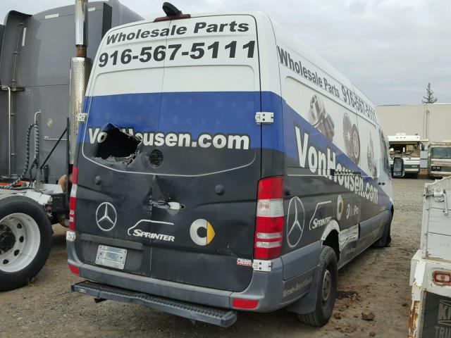 WD3PE8CC4C5648835 - 2012 MERCEDES-BENZ SPRINTER 2 WHITE photo 4