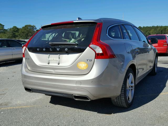 YV140MED8F1193418 - 2015 VOLVO V60 BROWN photo 4