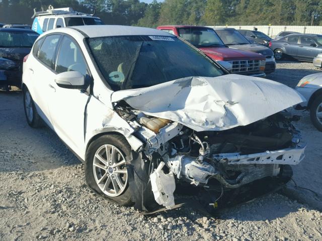 1FADP3K26FL302810 - 2015 FORD FOCUS SE WHITE photo 1