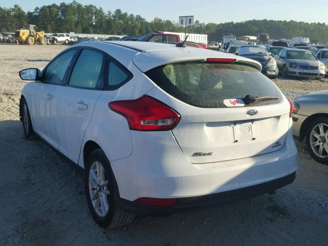 1FADP3K26FL302810 - 2015 FORD FOCUS SE WHITE photo 3