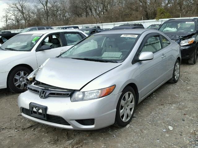 2HGFG126X8H548318 - 2008 HONDA CIVIC SILVER photo 2