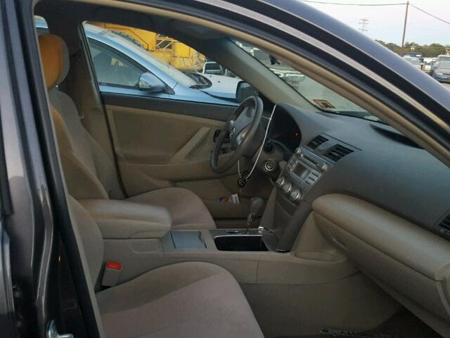 4T4BF3EKXBR218351 - 2011 TOYOTA CAMRY BASE GRAY photo 5