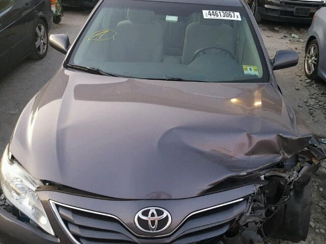 4T4BF3EKXBR218351 - 2011 TOYOTA CAMRY BASE GRAY photo 7