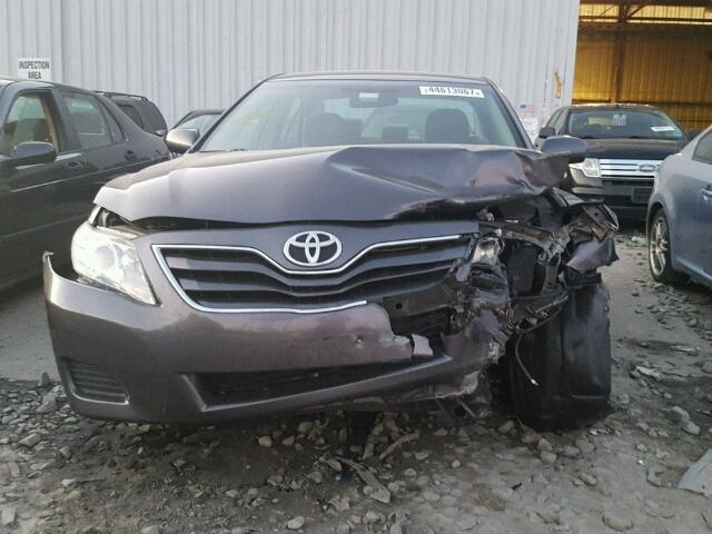 4T4BF3EKXBR218351 - 2011 TOYOTA CAMRY BASE GRAY photo 9