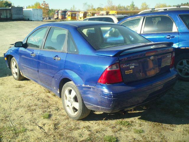 1FAFP34N55W181412 - 2005 FORD FOCUS ZX4 BLUE photo 3