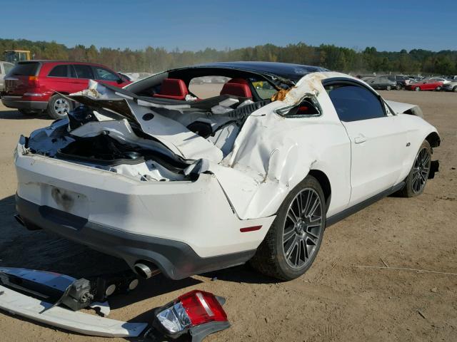 1ZVBP8CFXB5147836 - 2011 FORD MUSTANG WHITE photo 4