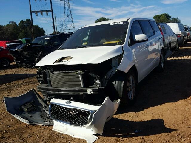 KNDMA5C11F6021672 - 2015 KIA SEDONA WHITE photo 2