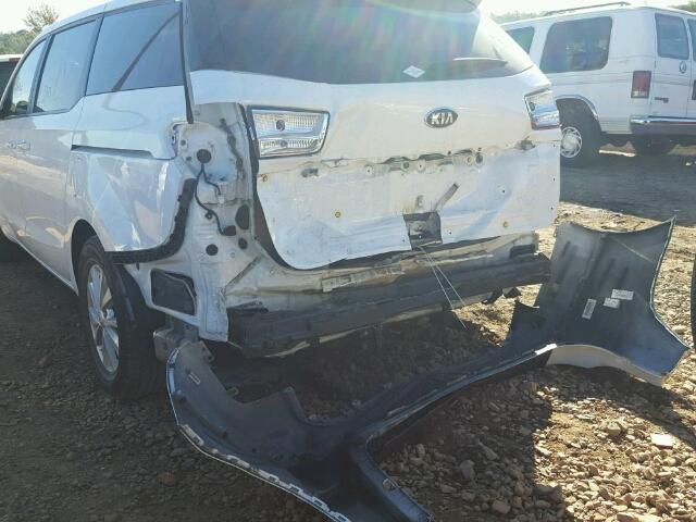 KNDMA5C11F6021672 - 2015 KIA SEDONA WHITE photo 9