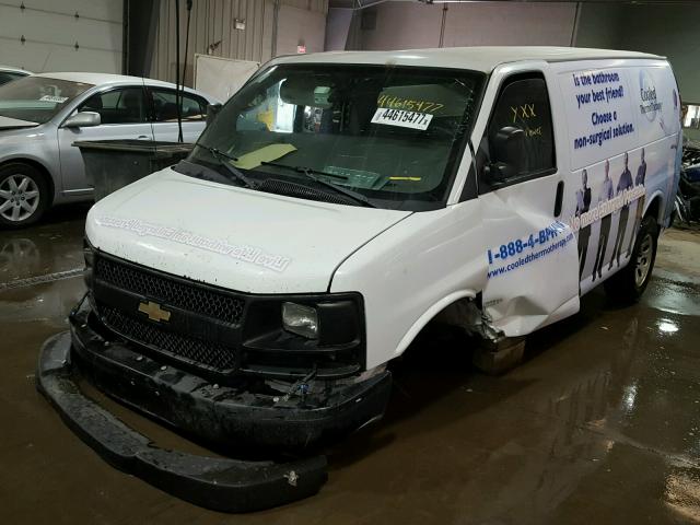 1GCSGAF49B1114127 - 2011 CHEVROLET EXPRESS G1 WHITE photo 2