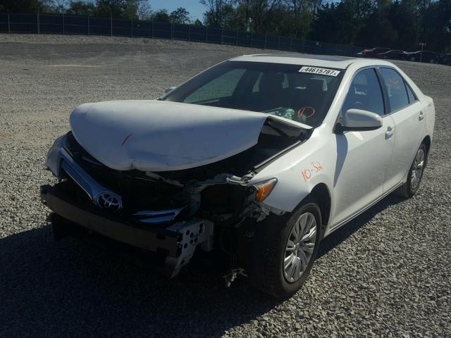 4T1BF1FKXCU559781 - 2012 TOYOTA CAMRY BASE WHITE photo 2