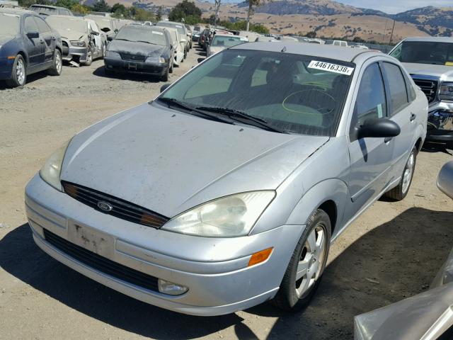 1FAFP38ZX4W183393 - 2004 FORD FOCUS ZTS WHITE photo 2