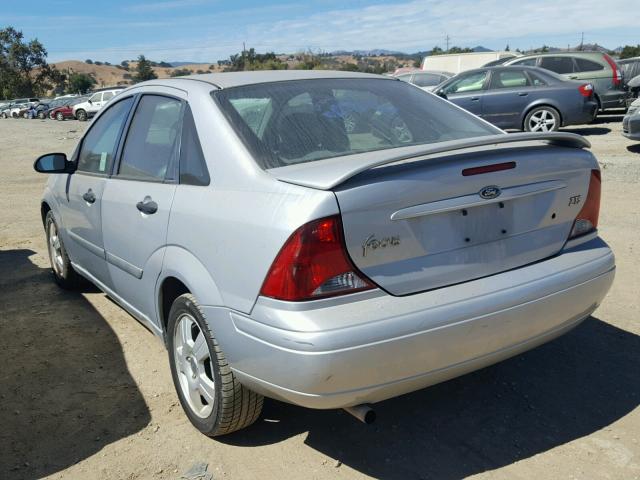 1FAFP38ZX4W183393 - 2004 FORD FOCUS ZTS WHITE photo 3