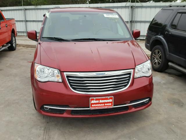 2C4RC1BG8GR238130 - 2016 CHRYSLER TOWN & COU RED photo 9